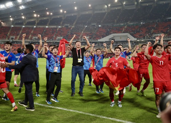 Thái Lan bỗng lo mất vé Asian Cup 2027 khi đội tuyển Việt Nam và Indonesia đã giành được suất Thái Lan bỗng lo mất vé Asian Cup 2027 khi đội tuyển Việt Nam và Indonesia đã giành được suất