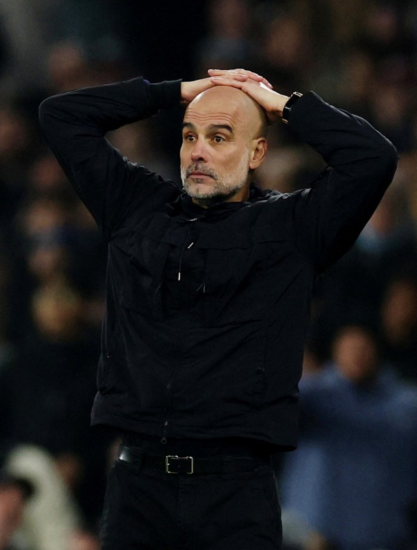 Bảng xếp hạng Ngoại hạng Anh mới nhất: Arsenal bỏ xa Man City, M.U bị đánh bại