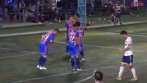 Cầu thủ Thái Lan đột ngột qua đời trên sân khiến cộng đồng bàng hoàng, FAT chia buồn sâu sắc Cầu thủ Thái Lan đột ngột qua đời trên sân khiến cộng đồng bàng hoàng, FAT chia buồn sâu sắc