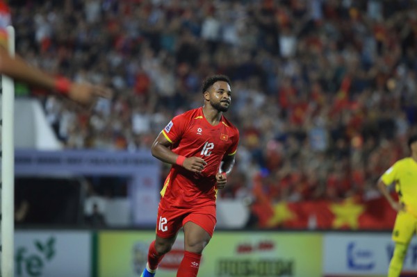 Nóng: Đội tuyển Việt Nam nhảy vọt lên vị trí 98 thế giới sau trận thắng đậm Malaysia Nóng: Đội tuyển Việt Nam nhảy vọt lên vị trí 98 thế giới sau trận thắng đậm Malaysia