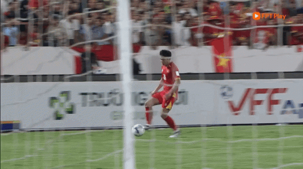 Nóng: Đội tuyển Việt Nam nhảy vọt lên vị trí 98 thế giới sau trận thắng đậm Malaysia Nóng: Đội tuyển Việt Nam nhảy vọt lên vị trí 98 thế giới sau trận thắng đậm Malaysia