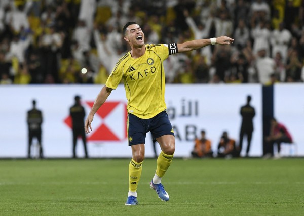 Ronaldo lên tiếng đáp trả mọi chỉ trích bằng bàn thắng thứ 969, tiếp tục cùng Al Nassr bay cao Ronaldo lên tiếng đáp trả mọi chỉ trích bằng bàn thắng thứ 969, tiếp tục cùng Al Nassr bay cao