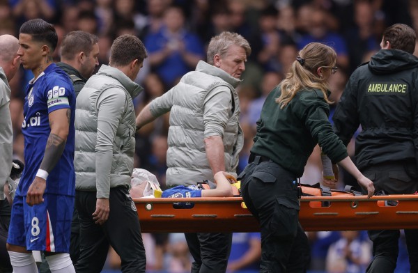 Cầu thủ 18 tuổi chấn thương kinh hoàng trận ra mắt, Chelsea 'thua thảm' trên sân nhà