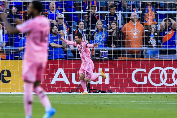 Messi phong độ rực sáng trước thềm World Cup, liên tiếp ghi bàn và kiến tạo